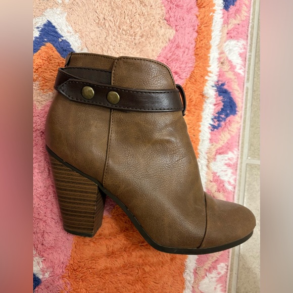 Breckelles Gail Stacked Heel Ankle Boots Brown Size 8 - Picture 3 of 8